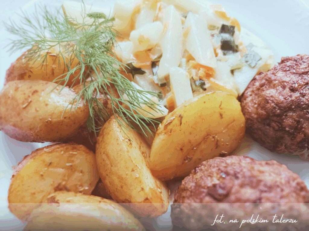 młode ziemniaki z koperkiem