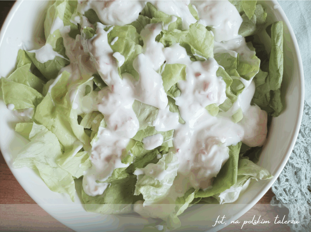 sałata z jogurtem greckim