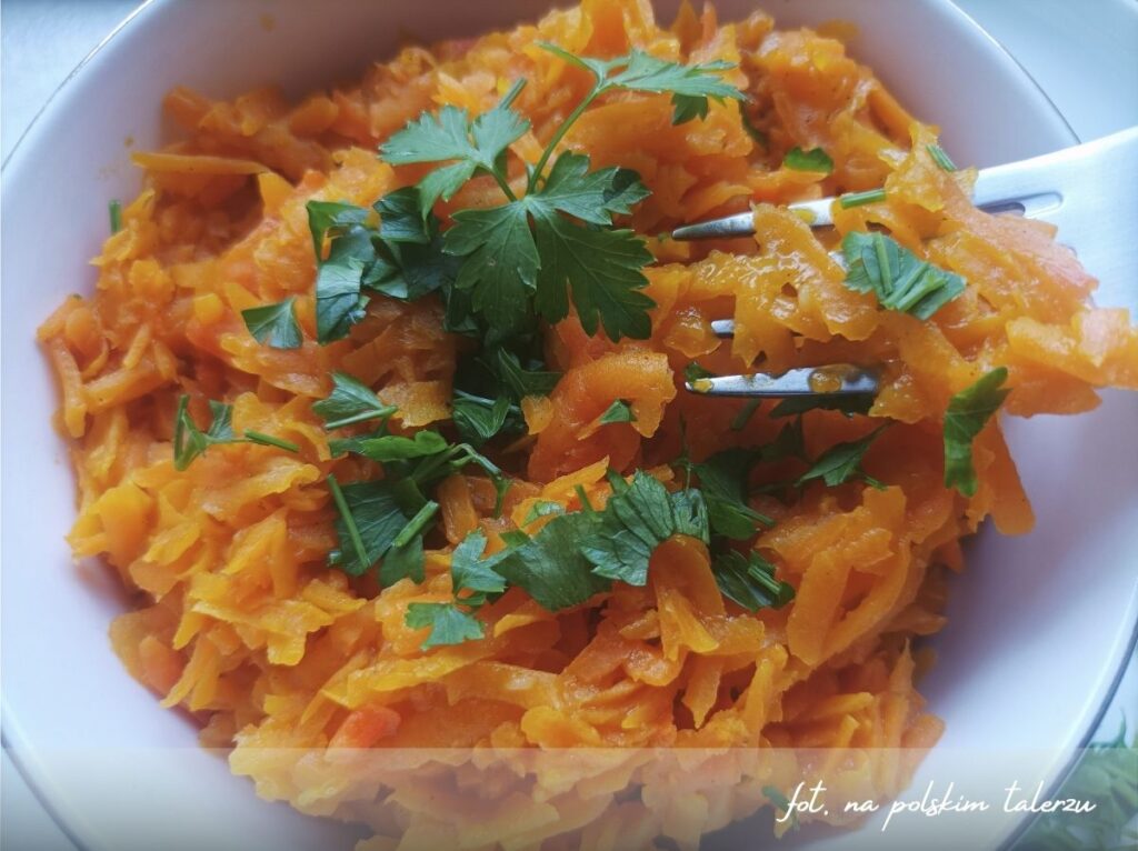 marchewka duszona na maśle i miodzie dodatek do obiadu marchewka duszona