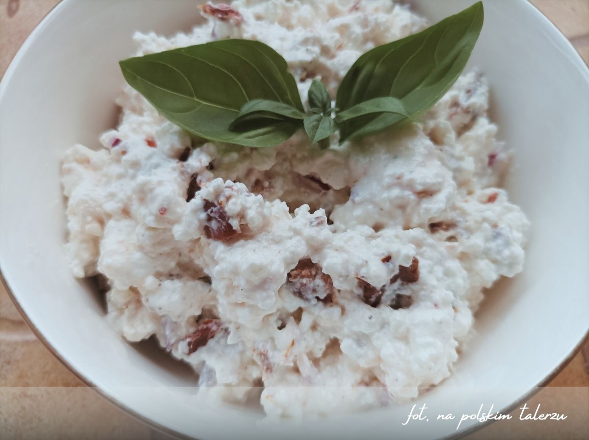 twarożek z suszonymi pomidorami