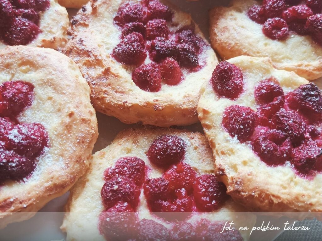 Bułeczki twarogowe z malinami Bułeczki twarogowe, 2