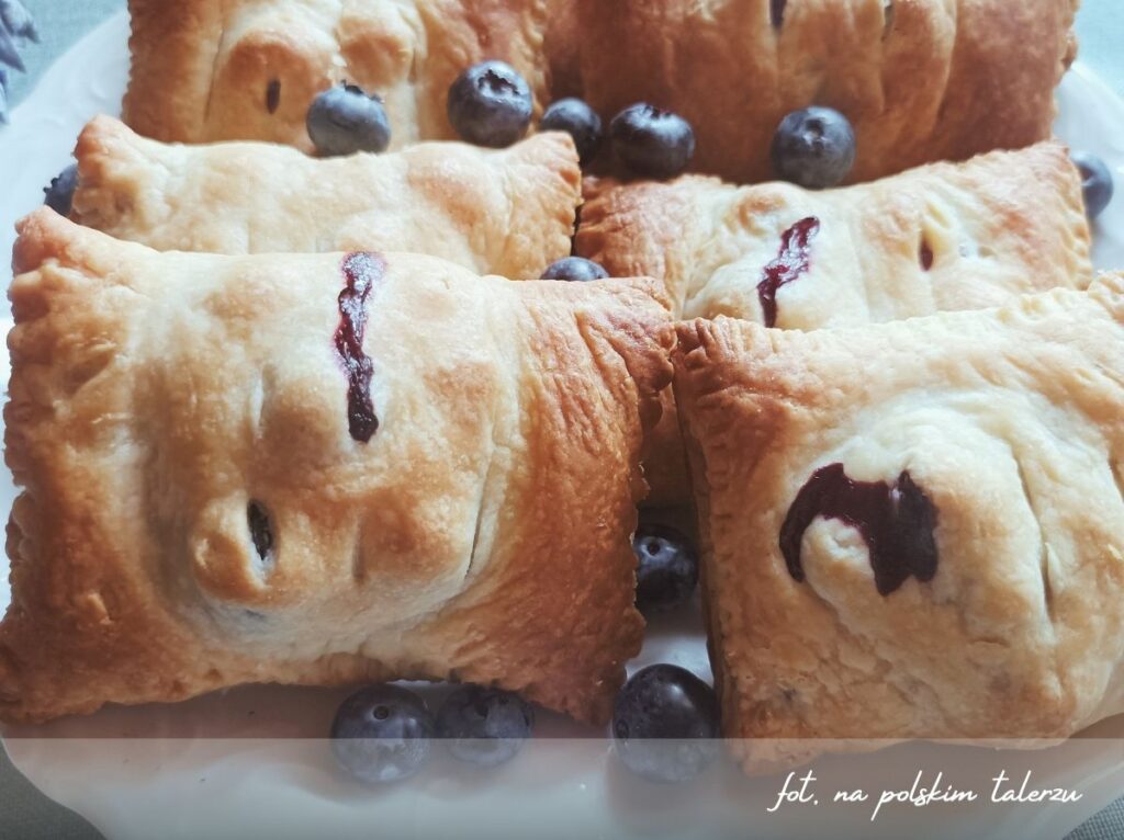 Szybkie jagodzianki z ciasta francuskiego Jagodzianki z ciasta francuskiego, 3