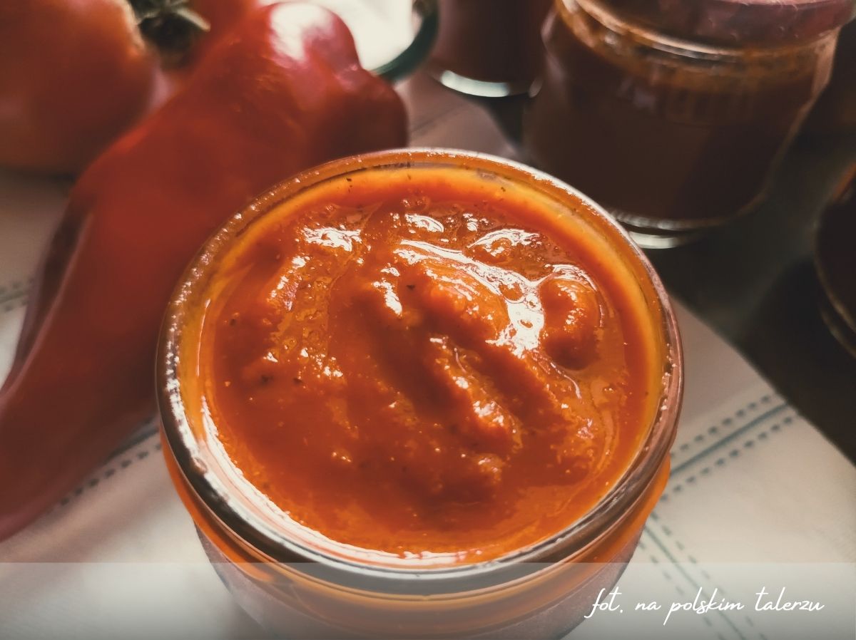 Pasta paprykowa ajvar przepis, do słoików, na zimę