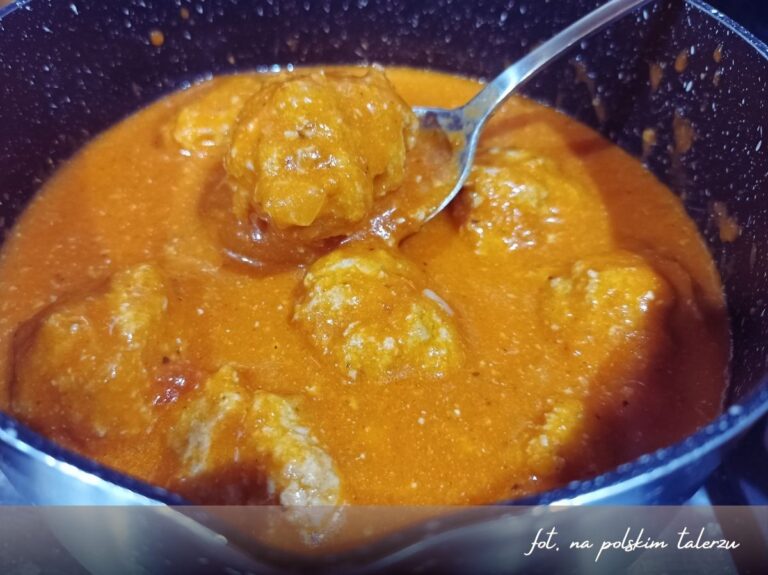 PULPETY W SOSIE POMIDOROWYM fit