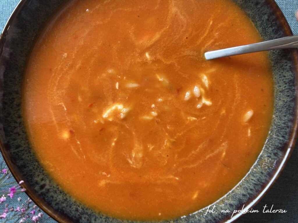 Zupa pomidorowa z makaronem, klasyczna pomidorówka