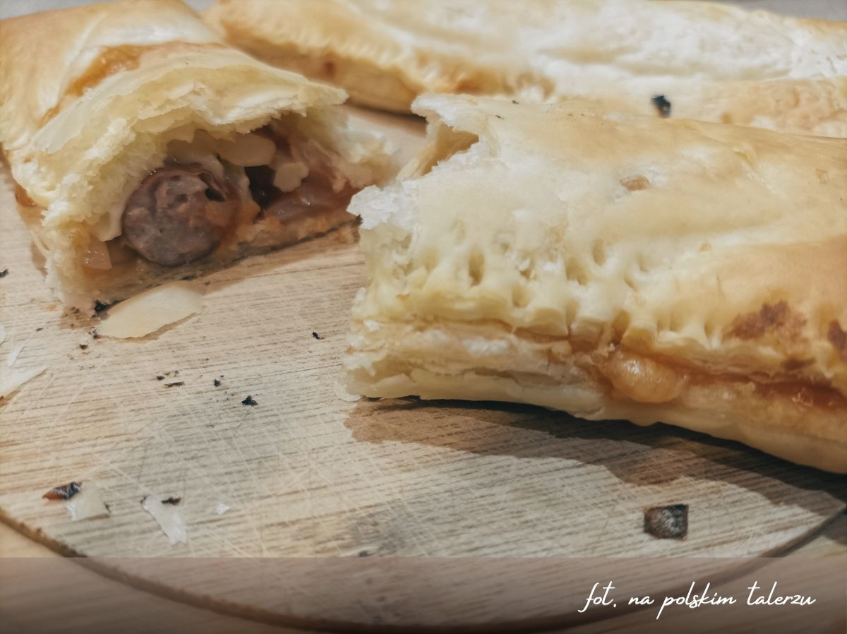 Kiełbaski w cieście francuskim