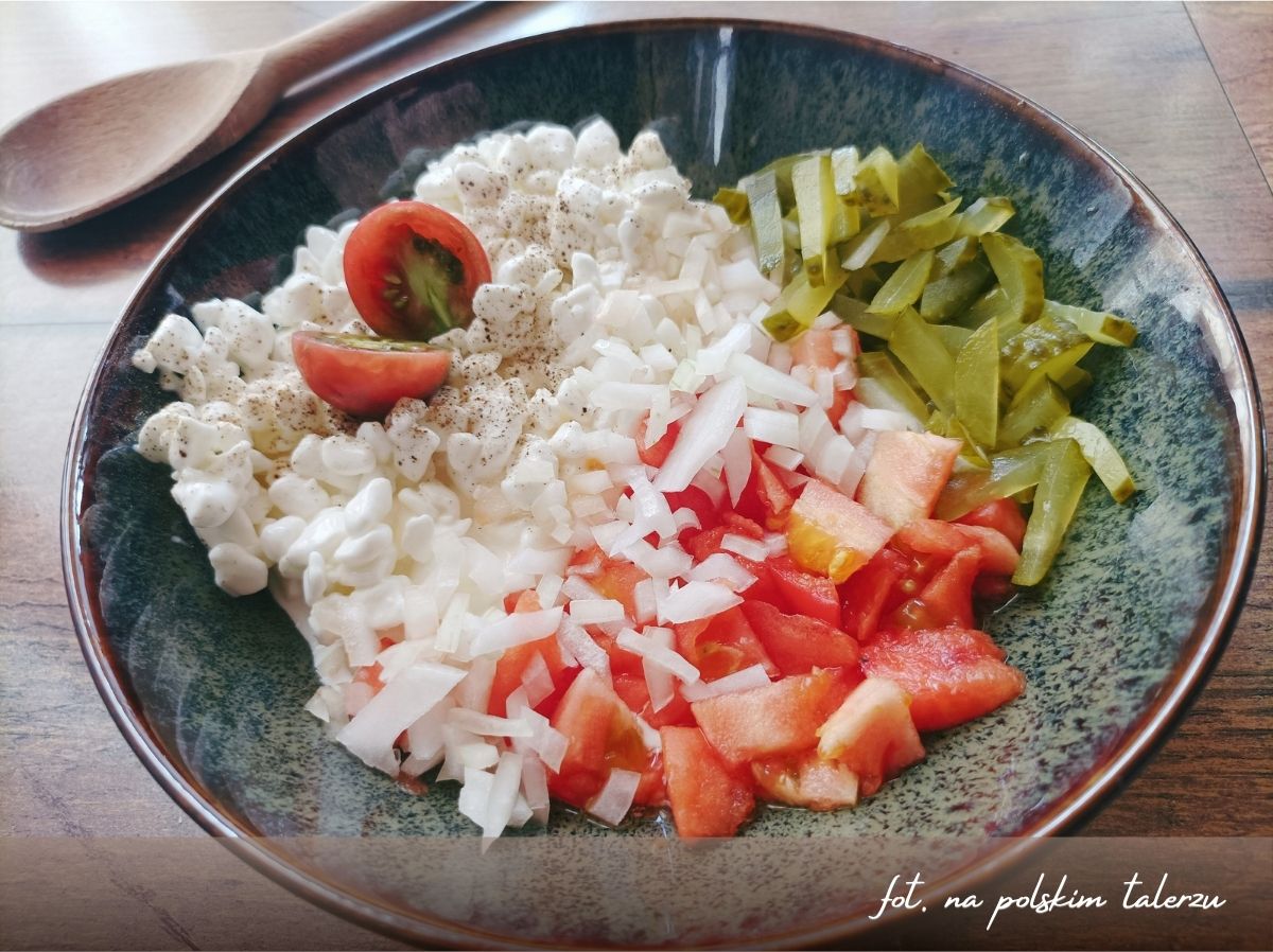 Sałatka do pracy, sałatka na śniadanie, sałatka na kolację Sałatka z serkiem wiejskim, sałatka z serka wiejskiego, 1