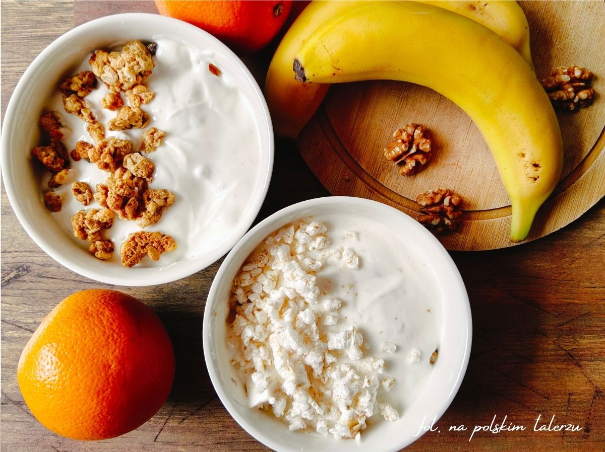 jogurt z waflami ryżowymi, Jogurt z owocami i granolą, jogurt z pomarańczą