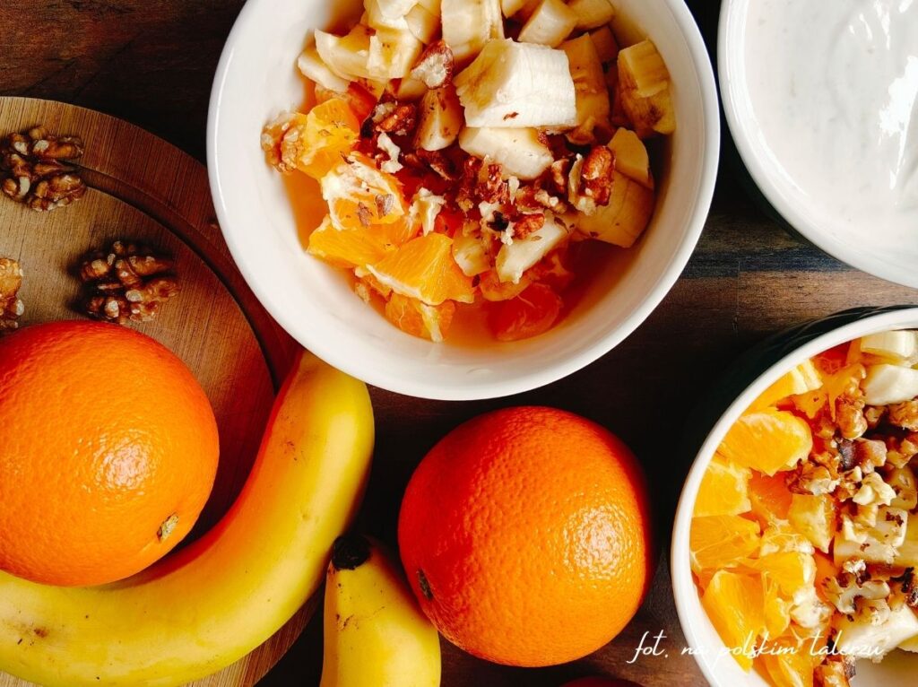 jogurt z pomarańczą i bananem jogurt z pomarańczą