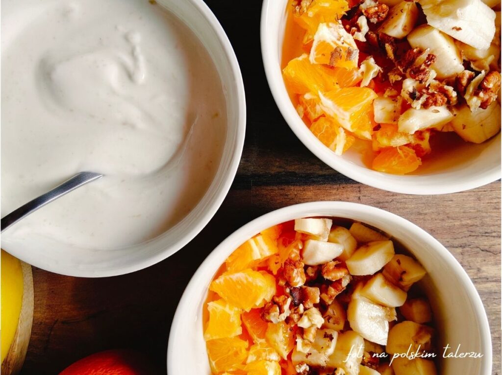 jogurt z pomarańczą, jogurt z granolą, jogurt z waflami ryżowymi