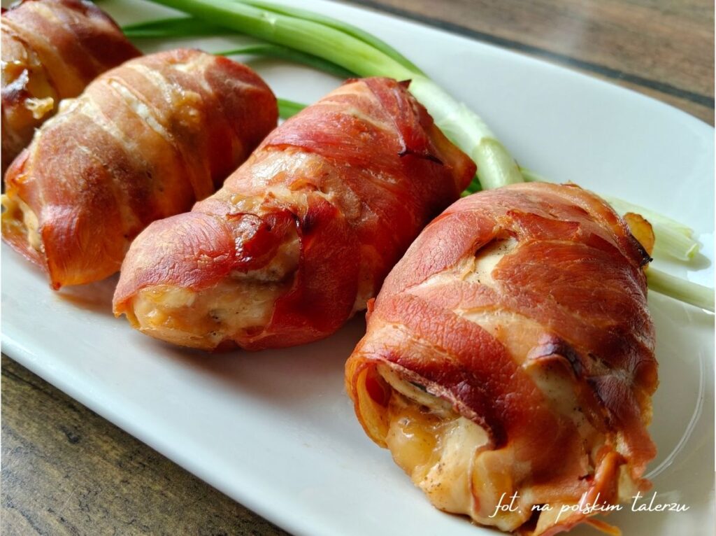 Roladki z piersi kurczaka z pieczarkami