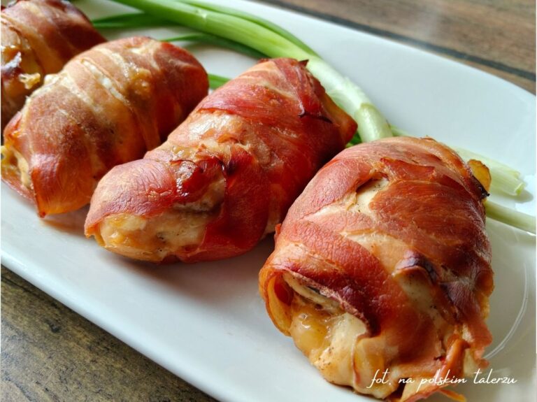 Roladki z piersi kurczaka z pieczarkami